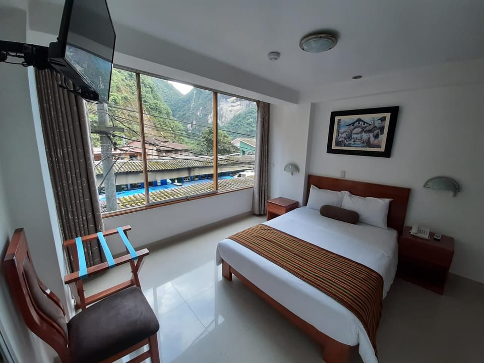 Bed, Other, Photo of the whole room, Decorative detail, Bedroom, Mountain view
