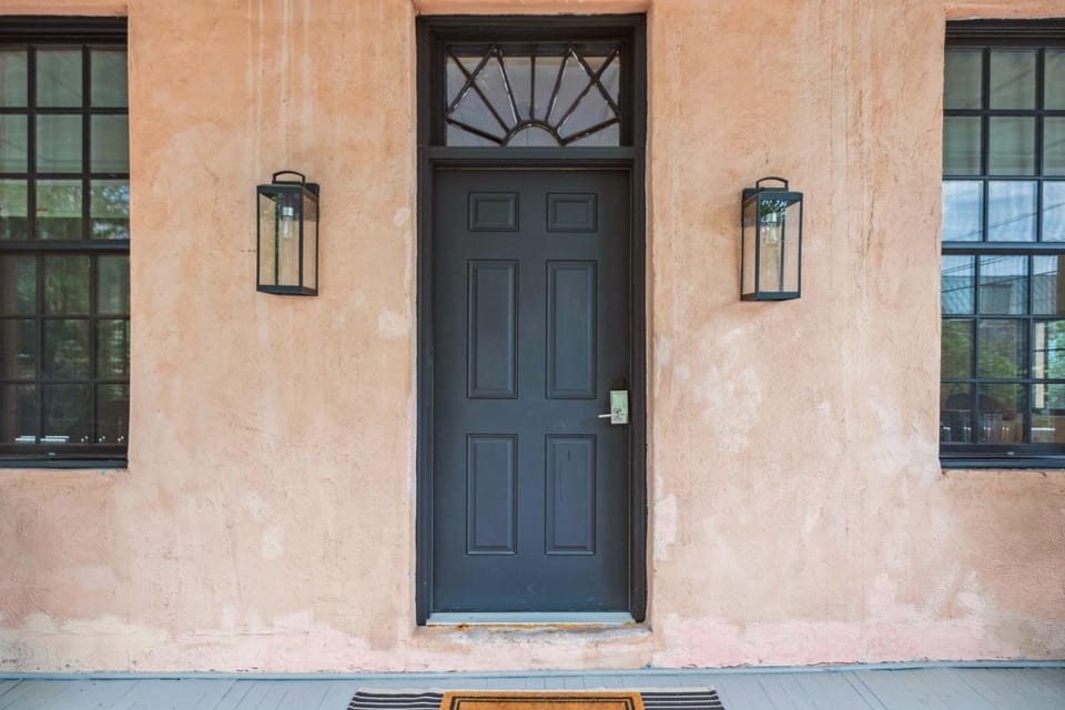 Revitalized Historical Southern Residence Apartment in Charleston