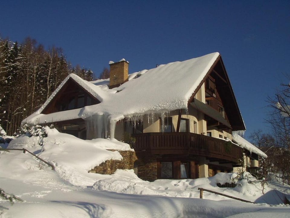 Facade/entrance, Winter