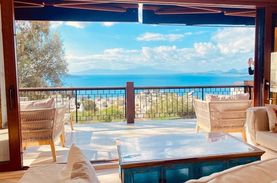 Deniz manzarali tas villa Villa in Bodrum