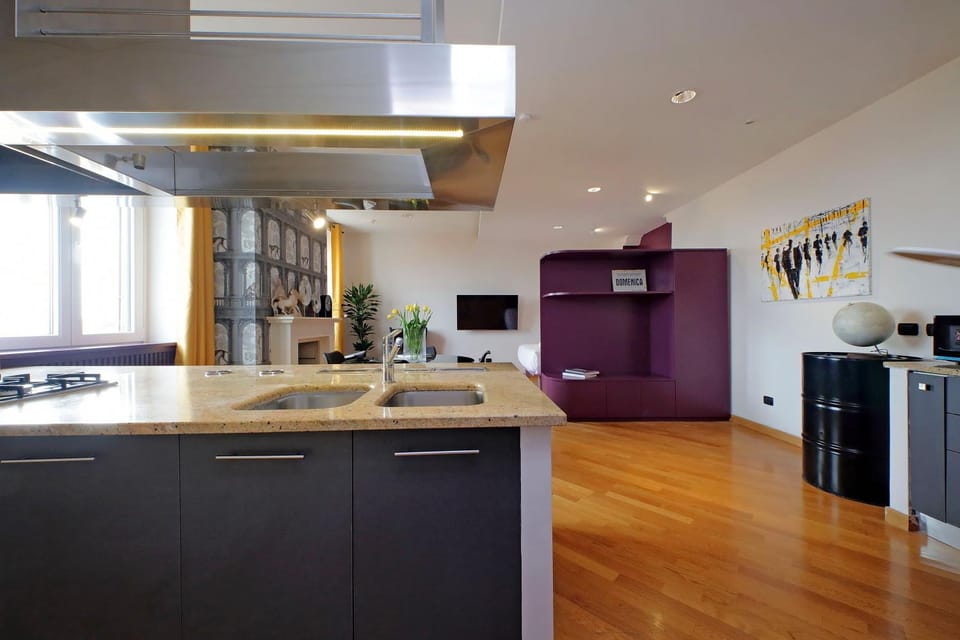 Kitchen or kitchenette, dishwasher, stove