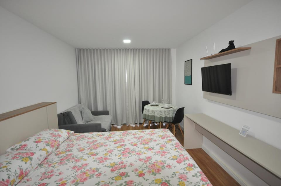 Communal lounge/ TV room, Bed, TV and multimedia, Living room, Photo of the whole room, Evening entertainment, Bedroom