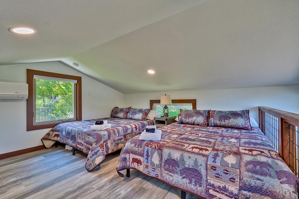 Retreat on the Lake Motel in Hiawassee