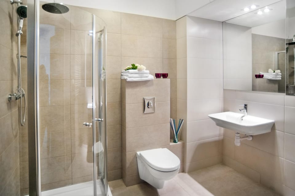 Shower, Bathroom, towels