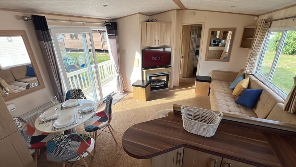 Burgh Castle 3-Bed Haven: Near Norfolk Broads Chalet in Broadland District