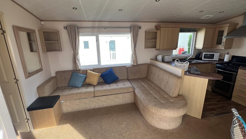 Burgh Castle 3-Bed Haven: Near Norfolk Broads Chalet in Broadland District