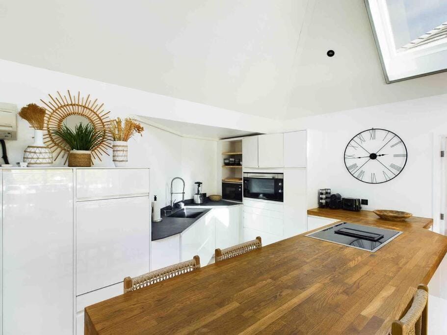 dishwasher, minibar, pet friendly, stove