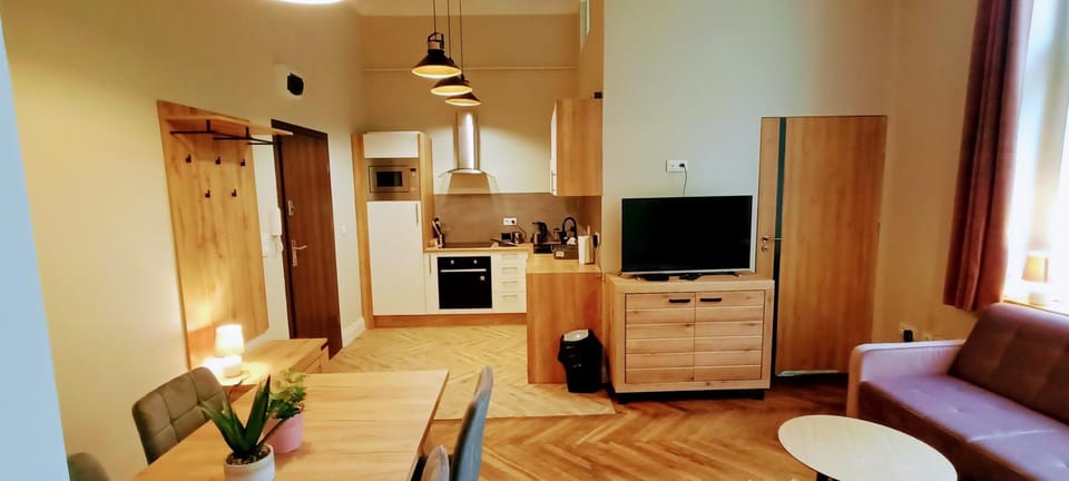 Communal lounge/ TV room, Kitchen or kitchenette, Living room, Seating area, Dining area, minibar, pet friendly, stove