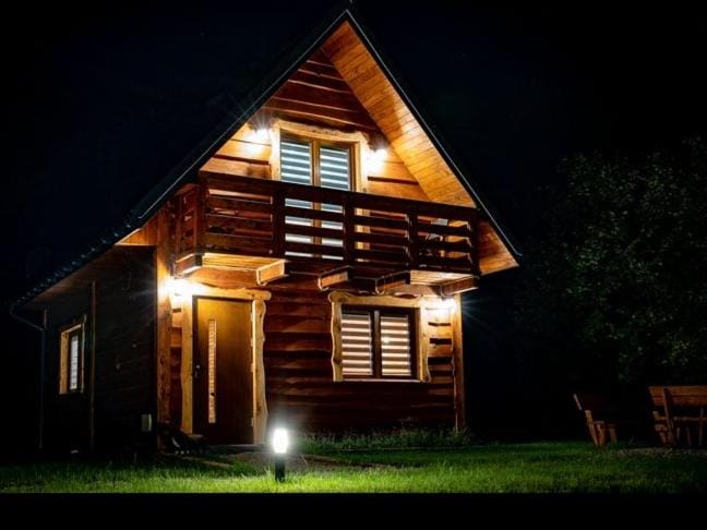 Kryjówka Yetiego Domek w zaciszu Bieszczad z jacuzzi i klimatyzacją House in Poland