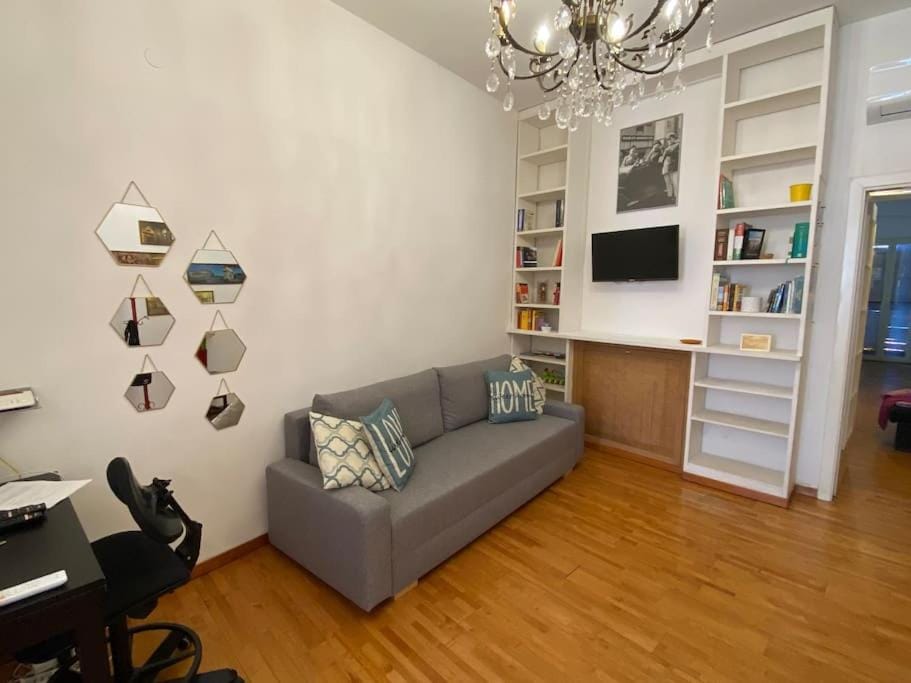 Over the Roman ruins Apartment in Rome