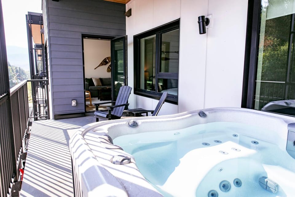 Revy's Stellar Retreat House in Revelstoke
