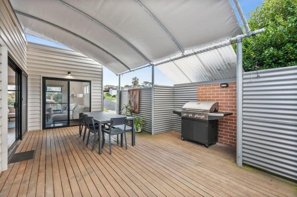 Patio, BBQ facilities