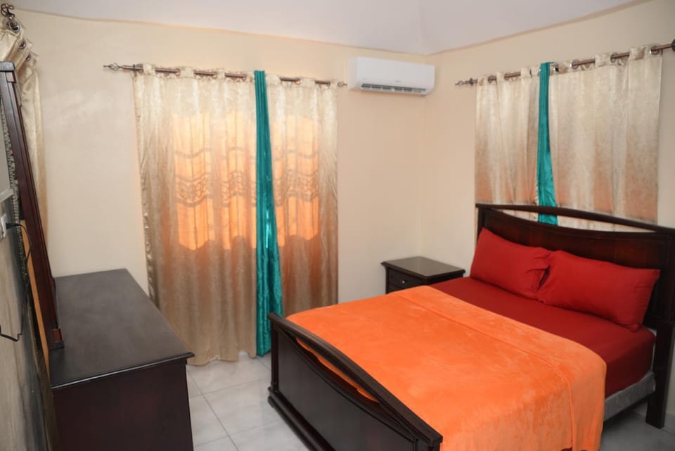 Bed, Balcony/Terrace, Other, Photo of the whole room, Bedroom, air conditioner