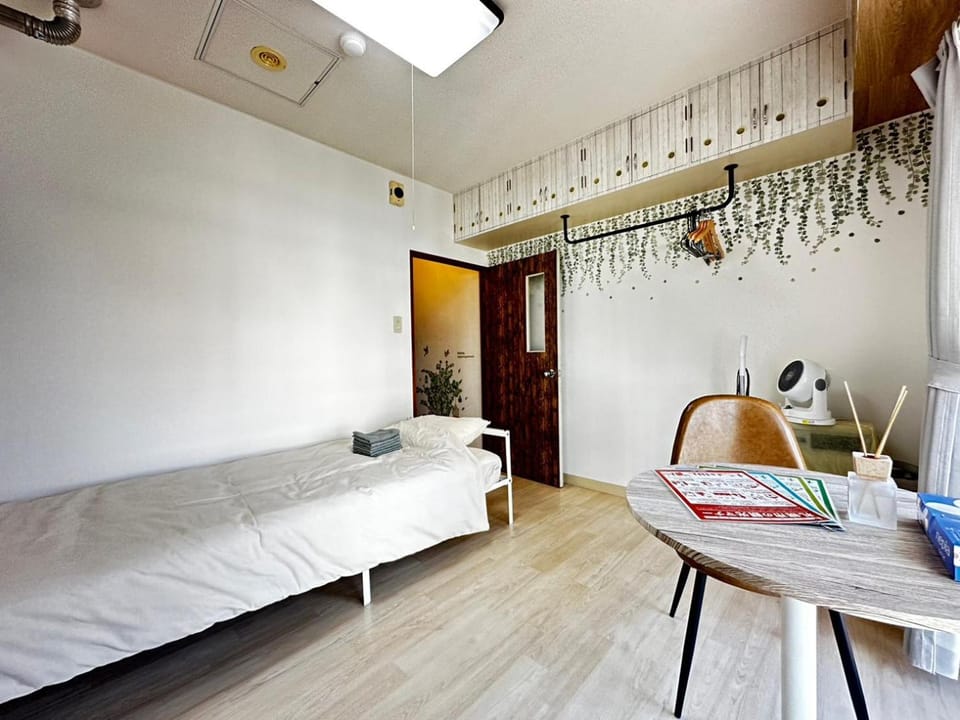 Bed, Living room, Photo of the whole room, Dining area, Bedroom, fireplace
