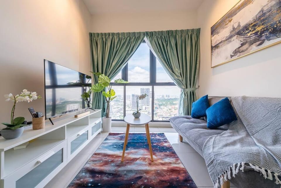 Continew 1BR High TRX Mall King Bed 100Mbps Wi-Fi Apartment in Federal Territory of Kuala Lumpur