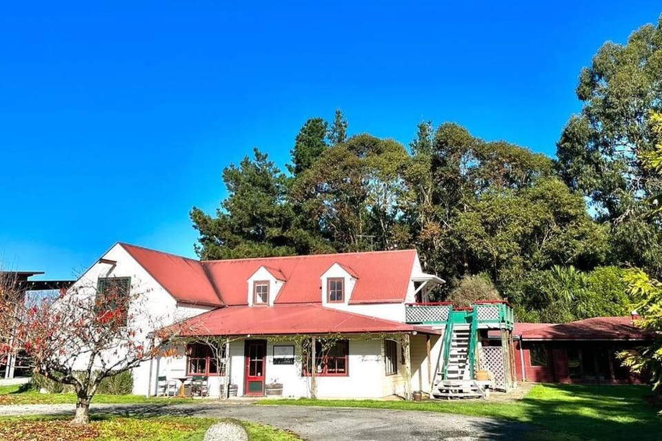 Property building, Spring, Day, Garden