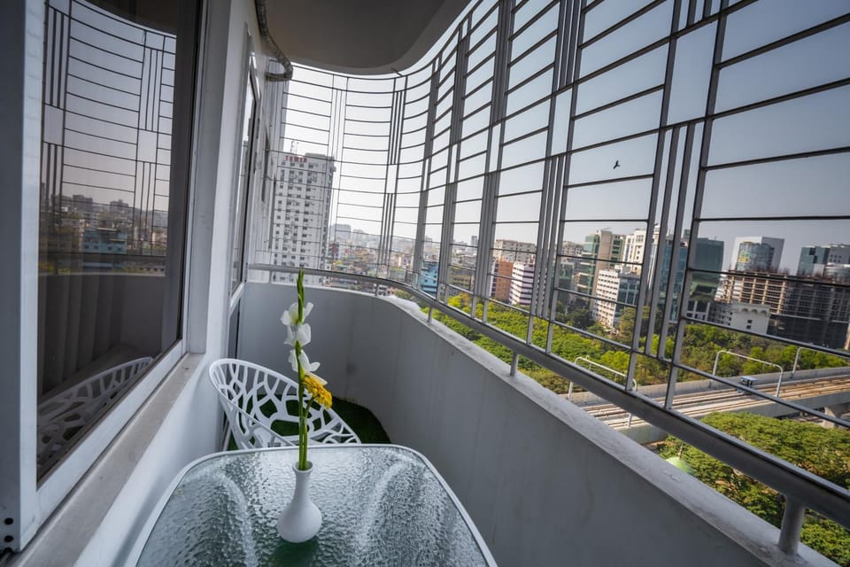 View (from property/room), Balcony/Terrace, City view