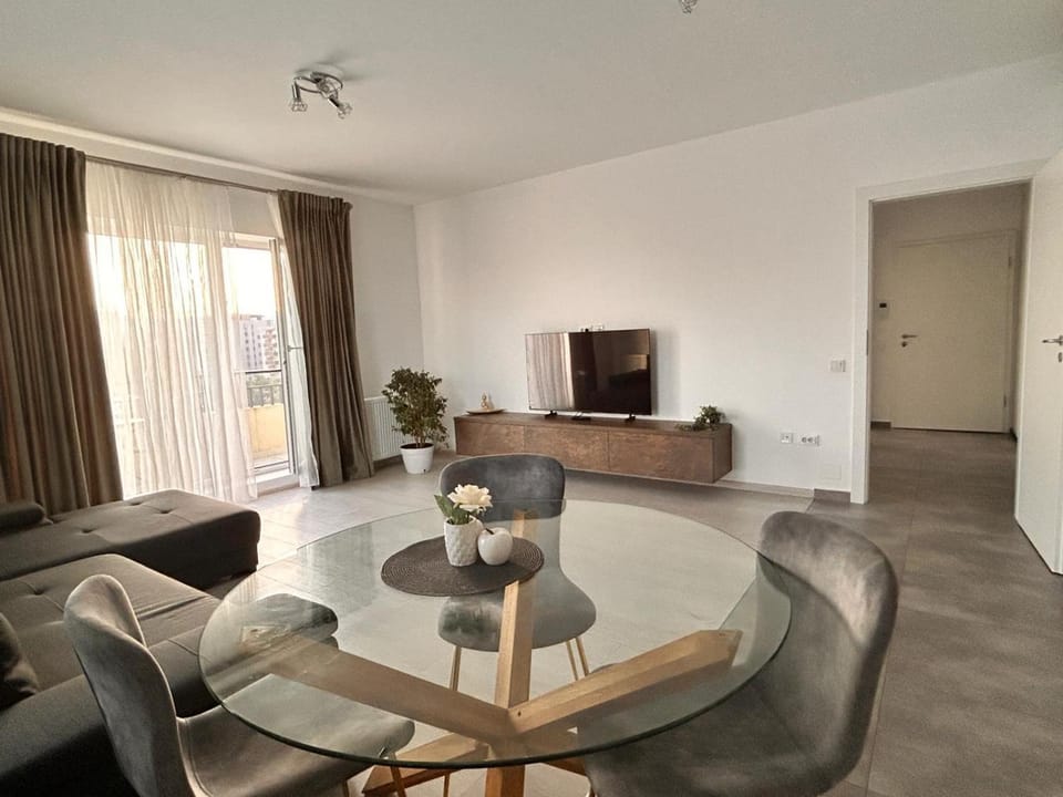 Communal lounge/ TV room, TV and multimedia, Kitchen or kitchenette, Living room, Seating area, Dining area