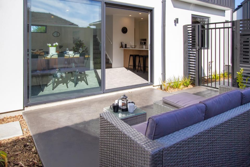 Property building, Day, View (from property/room), Balcony/Terrace, Dining area