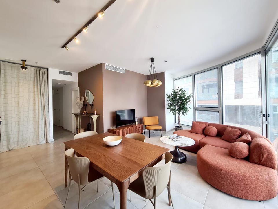 TV and multimedia, Living room, Seating area, Dining area