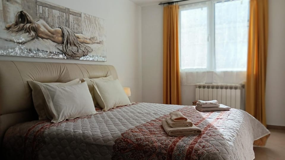 Decorative detail, Bedroom, towels