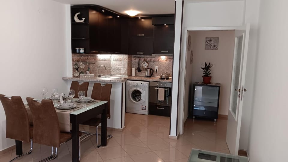 Kitchen or kitchenette, kitchen