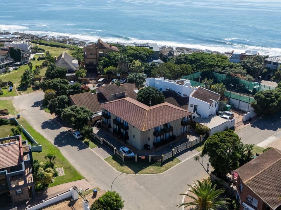 Neighbourhood, Beach