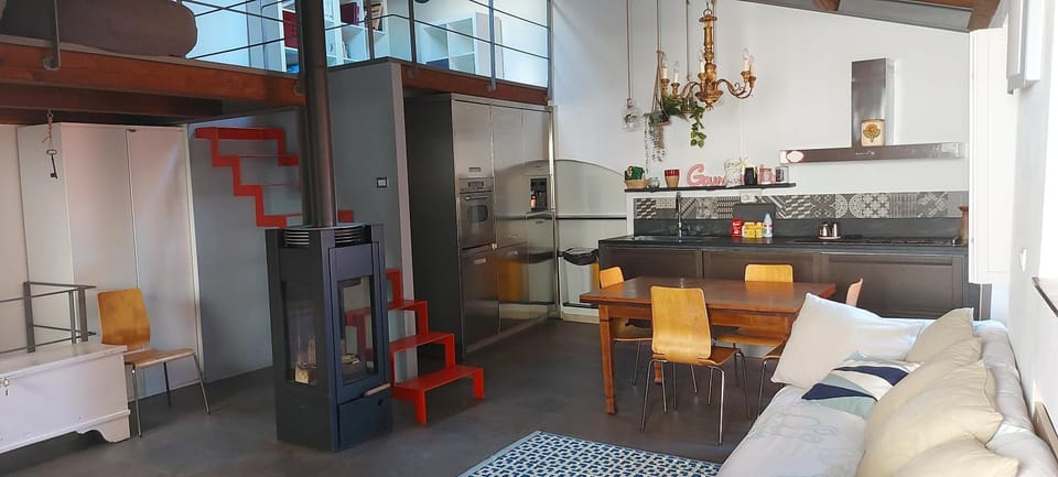 Kitchen or kitchenette, Living room, Seating area, Dining area, pet friendly, stove