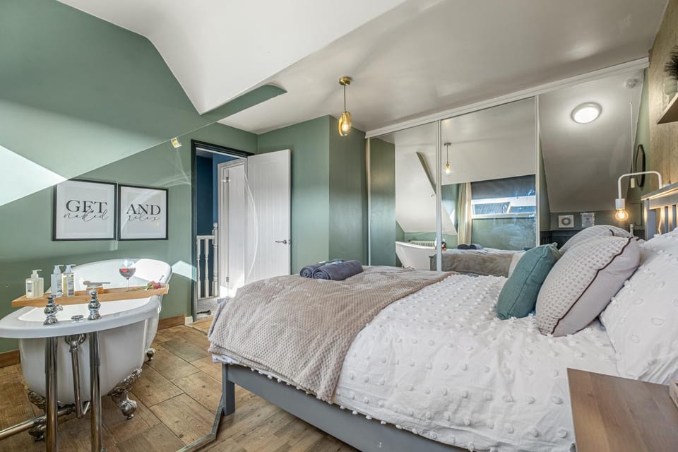 View (from property/room), Bedroom, Bath