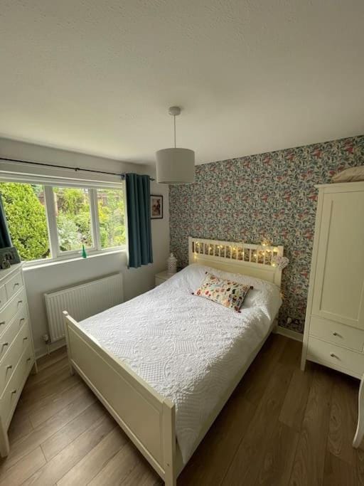 Home in Wirral - Peaceful Contemporary Gem. House in Wirral