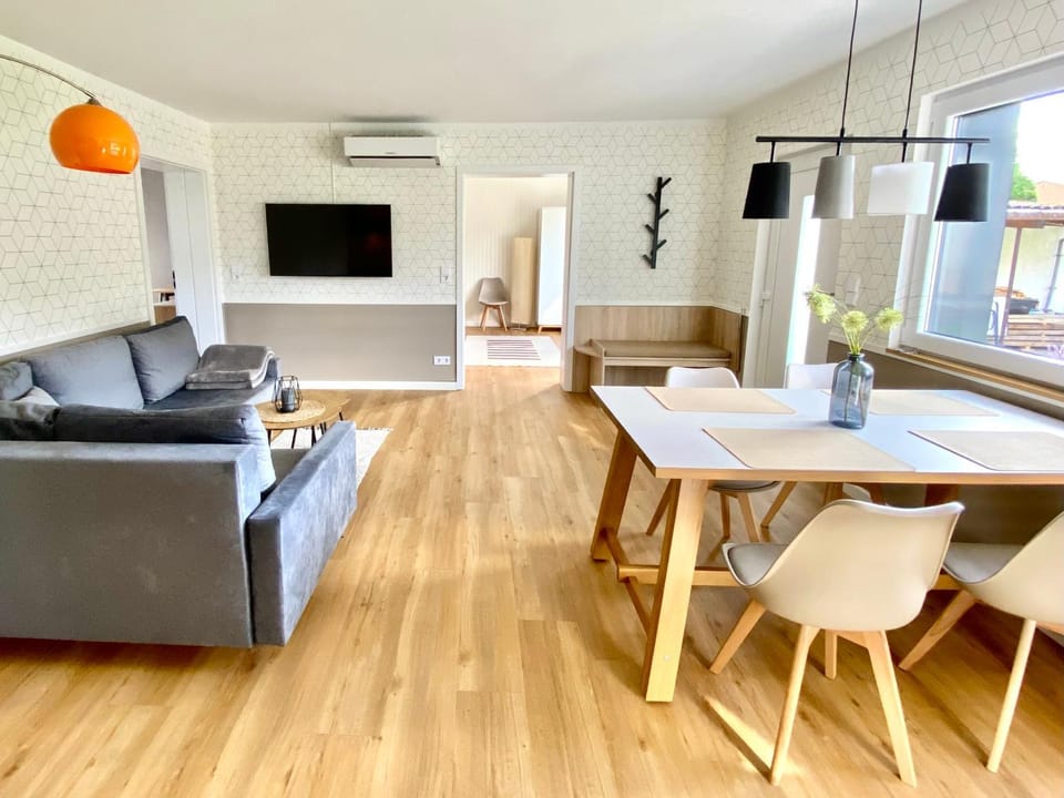 Living room, Dining area