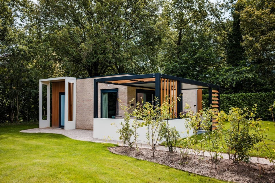 Property building, Day, Garden