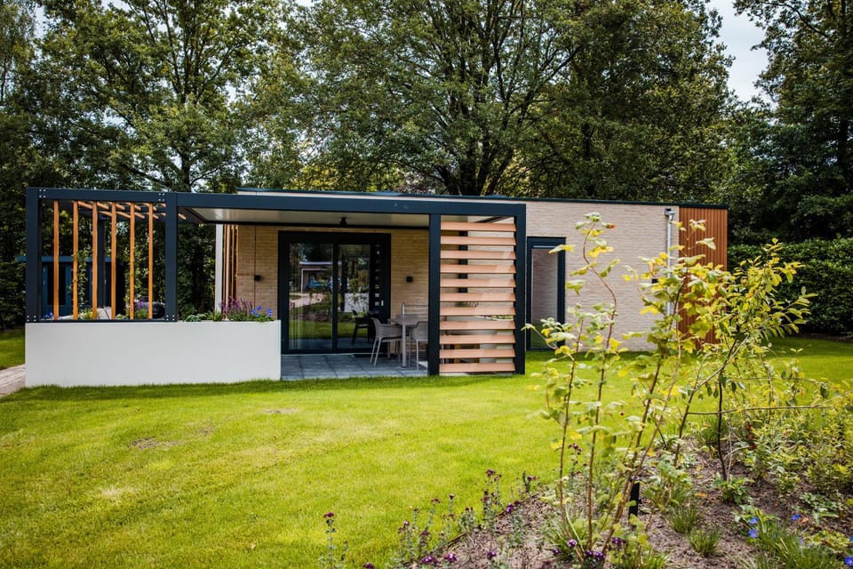 Property building, Day, Garden