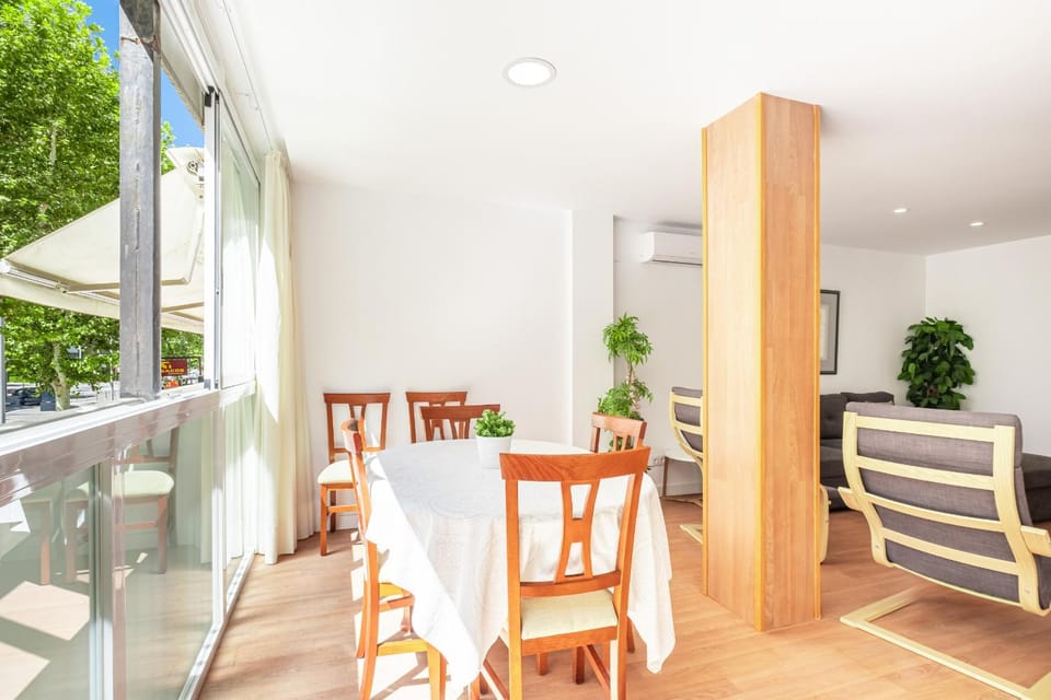 Living room, Dining area, Street view, air conditioner