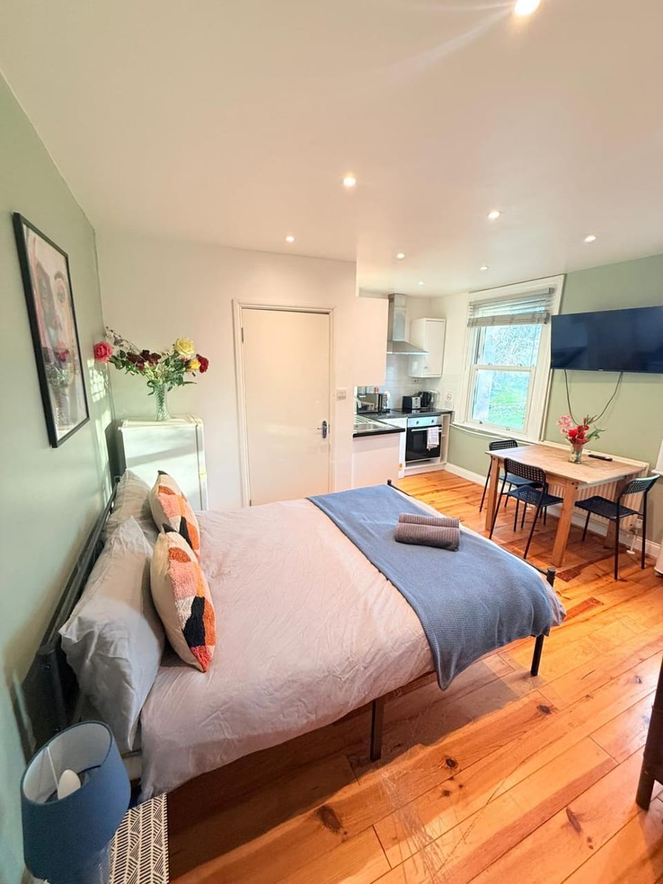 Bed, Bedroom, stove