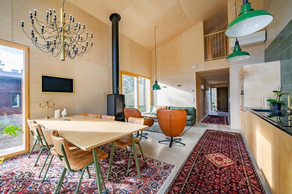 Communal lounge/ TV room, TV and multimedia, Kitchen or kitchenette, Living room, Seating area, Dining area