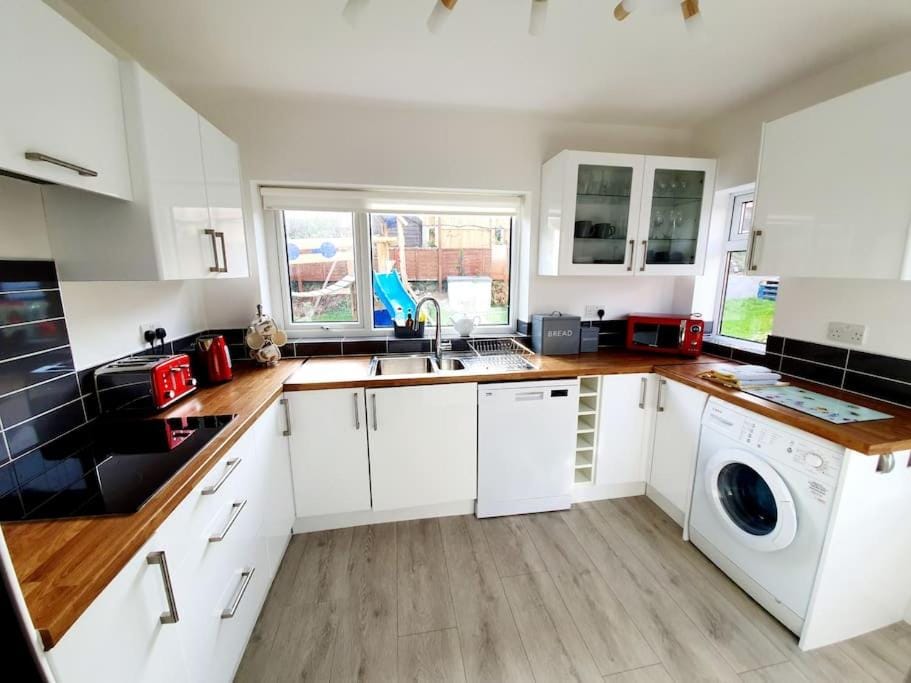 Kitchen or kitchenette, dishwasher, oven, stove, toaster, washing machine