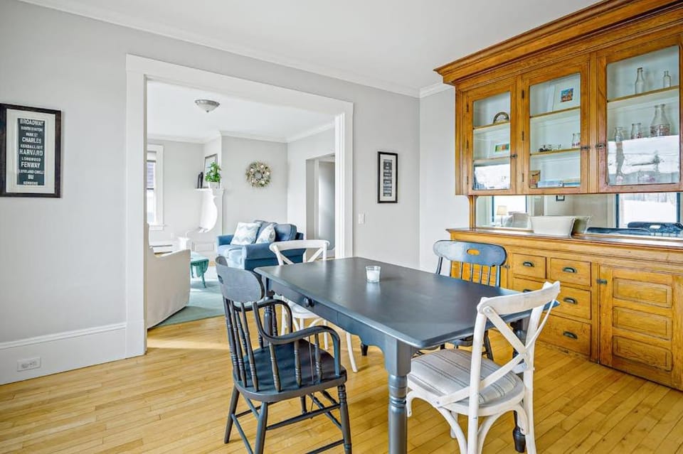 Seating area, Dining area