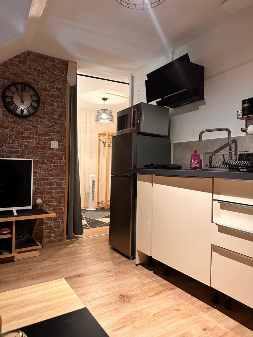 Kitchen or kitchenette, stove