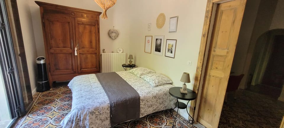 Bed, Photo of the whole room, Bedroom, wardrobe