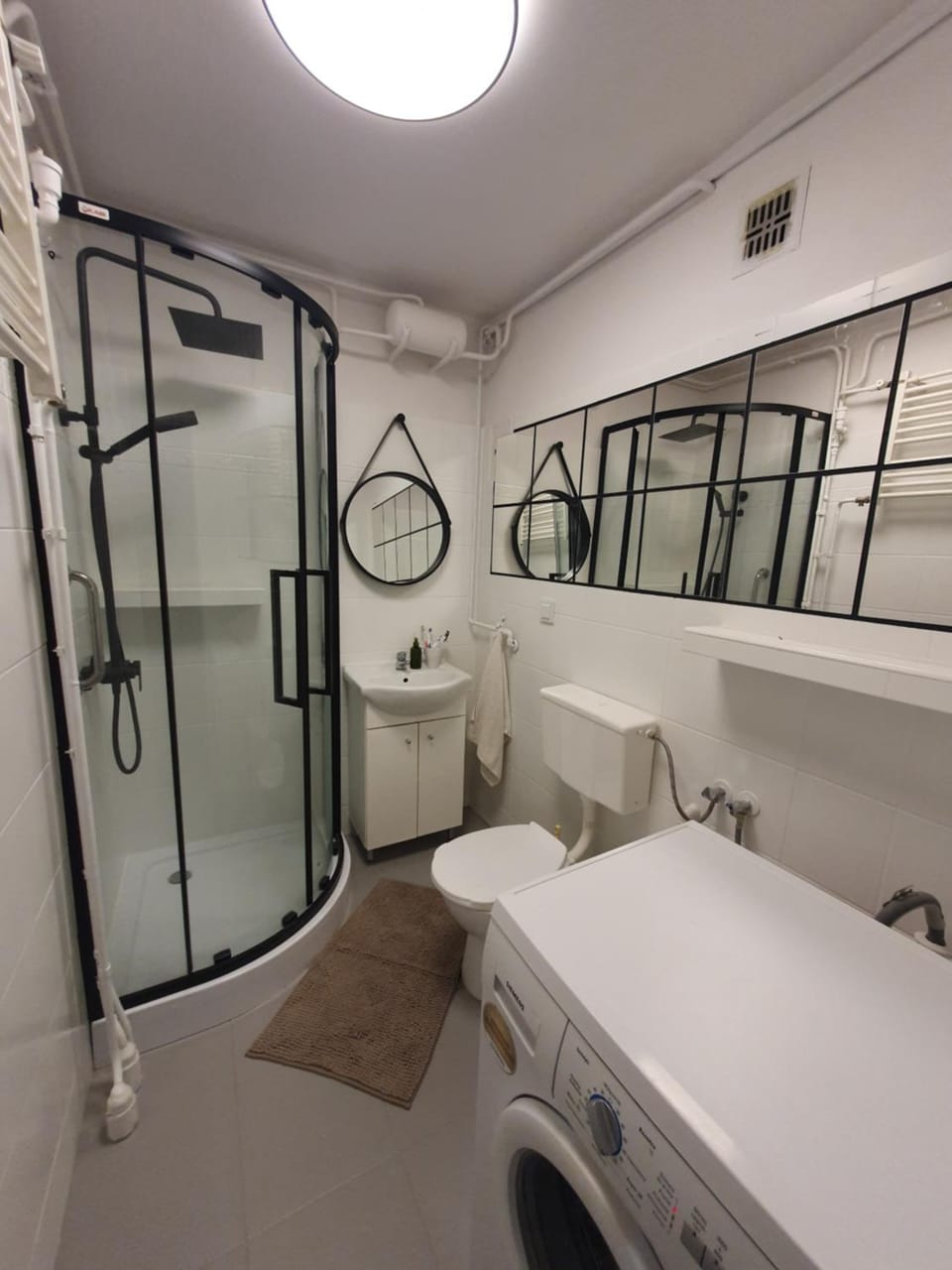 Shower, Bathroom, towels, washing machine, Internal: Not applicable to any particular room