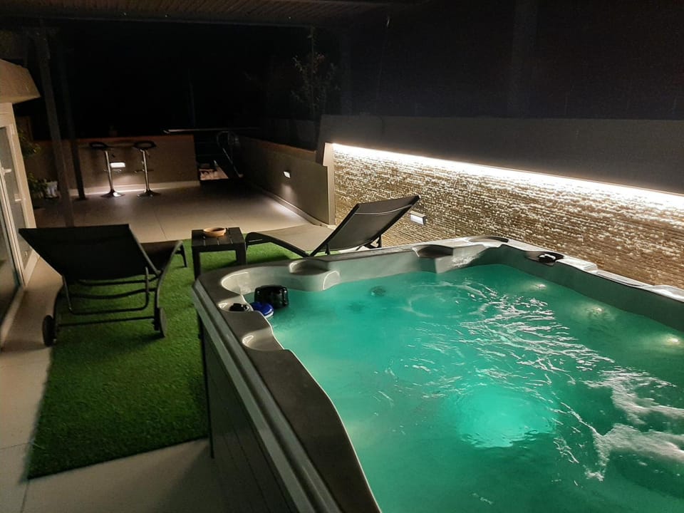 Hot Tub, Balcony/Terrace
