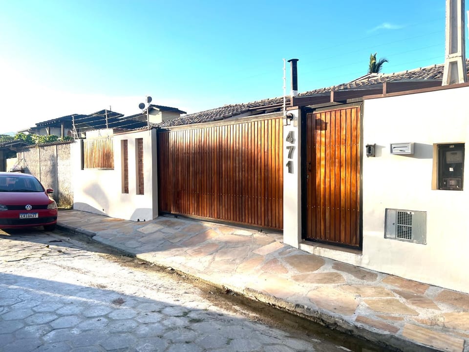 Property building, Neighbourhood