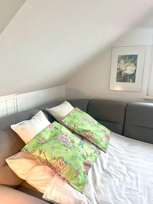 Bed, Living room