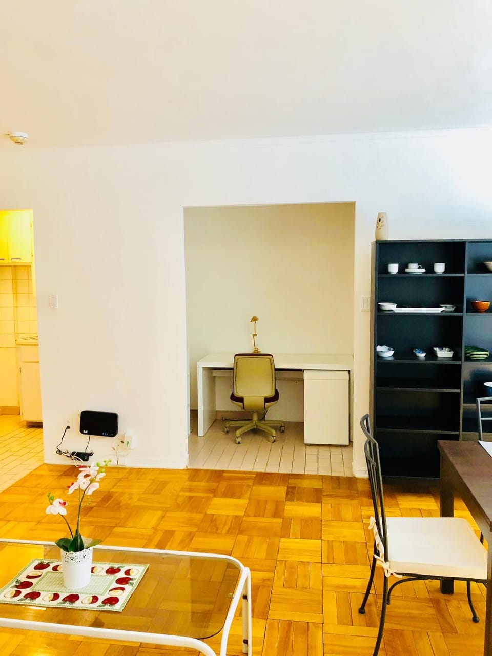 Stylish Montreal Apartment: Comfortable Stay in the Golden Square Mile Apartment in Montreal