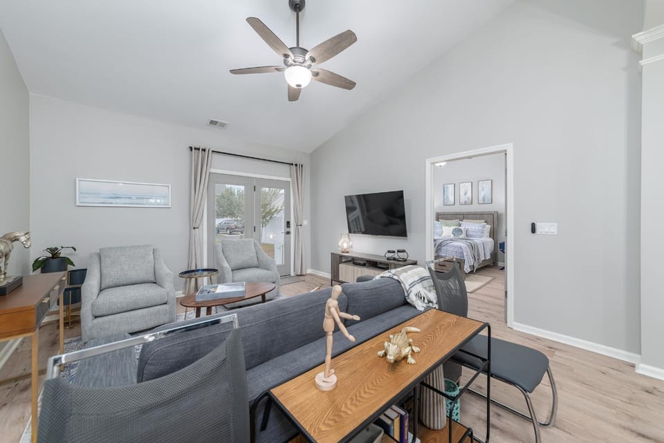 TV and multimedia, Living room, Seating area, fireplace