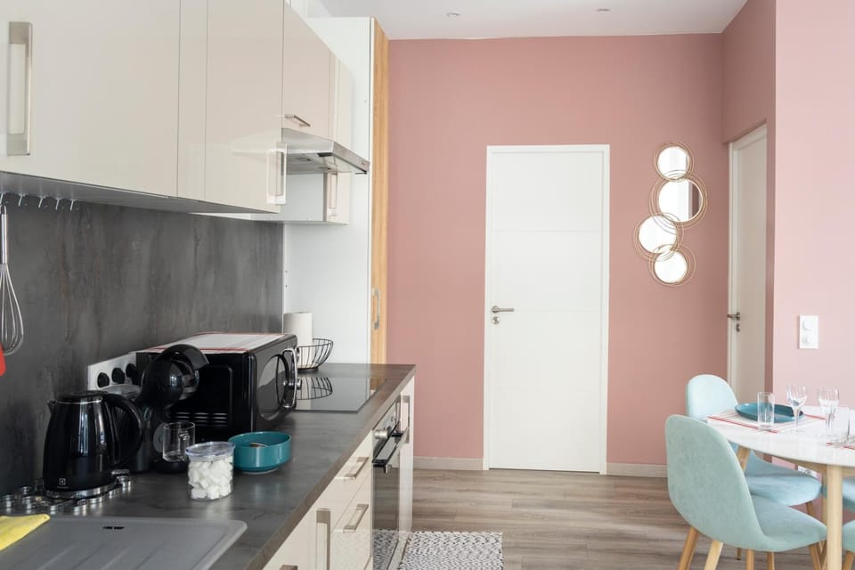 Coffee/tea facilities, Kitchen or kitchenette, Dining area, minibar, pet friendly, stove