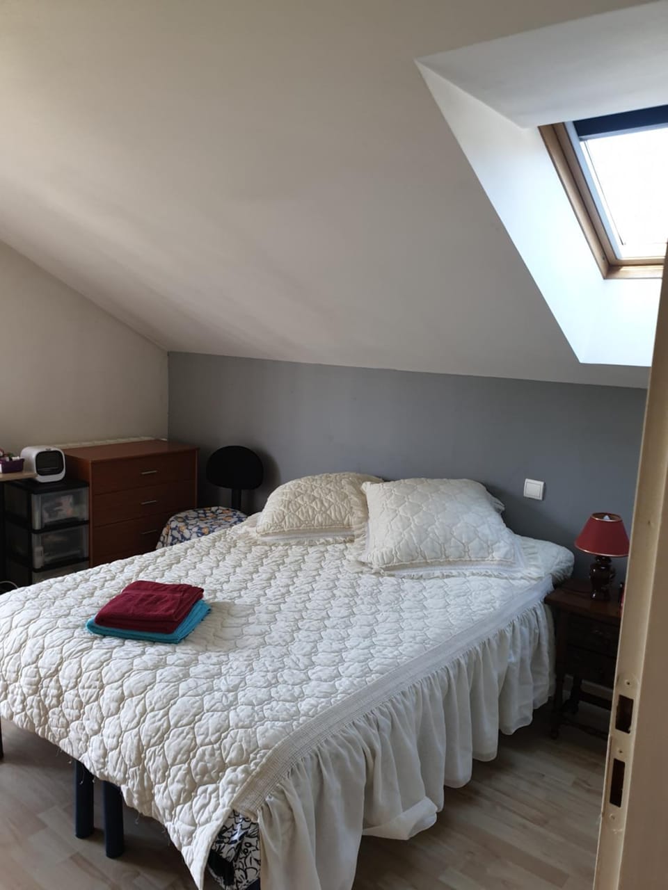 Restaurant/places to eat, Bed, Garden, TV and multimedia, View (from property/room), Photo of the whole room, Animals, Bedroom, Pets, Garden view, Mountain view, Sports, Meals, Breakfast, Lunch, Dinner, Drinks, internet, toaster, towels, washing machine