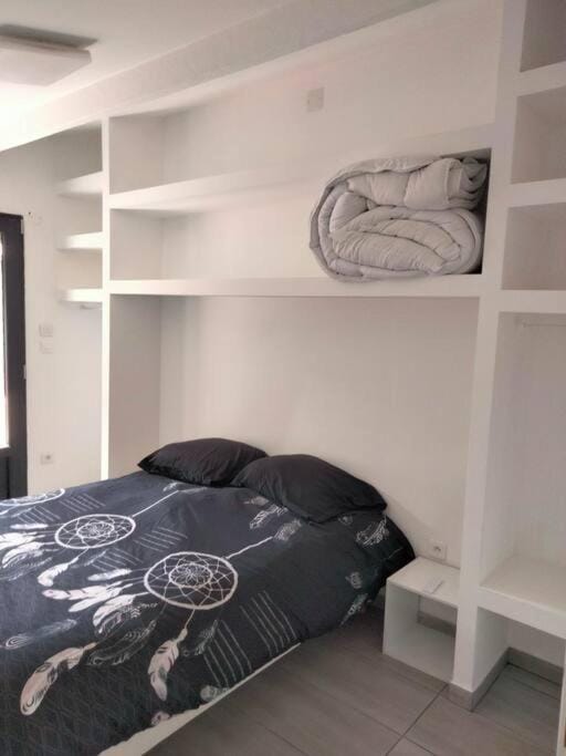 Bed, Photo of the whole room, Bedroom