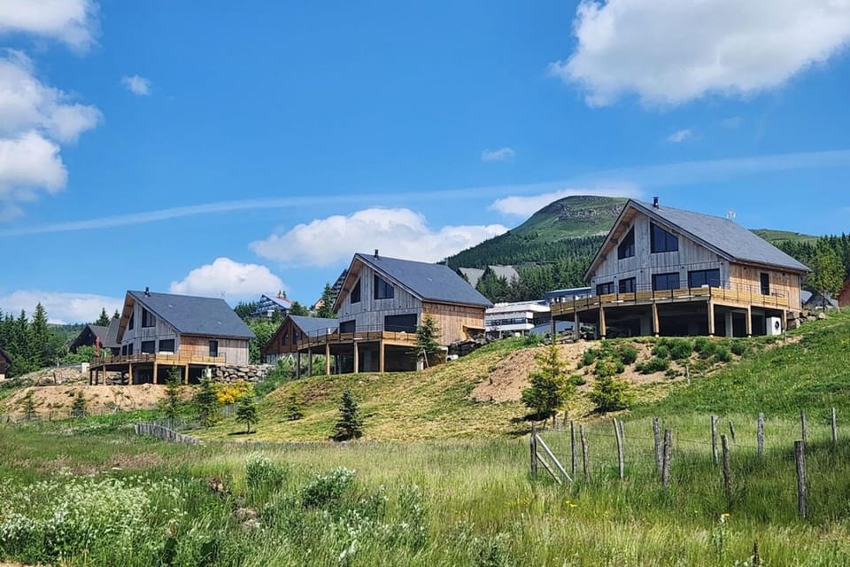 Property building, Spring, Day, Natural landscape, Mountain view